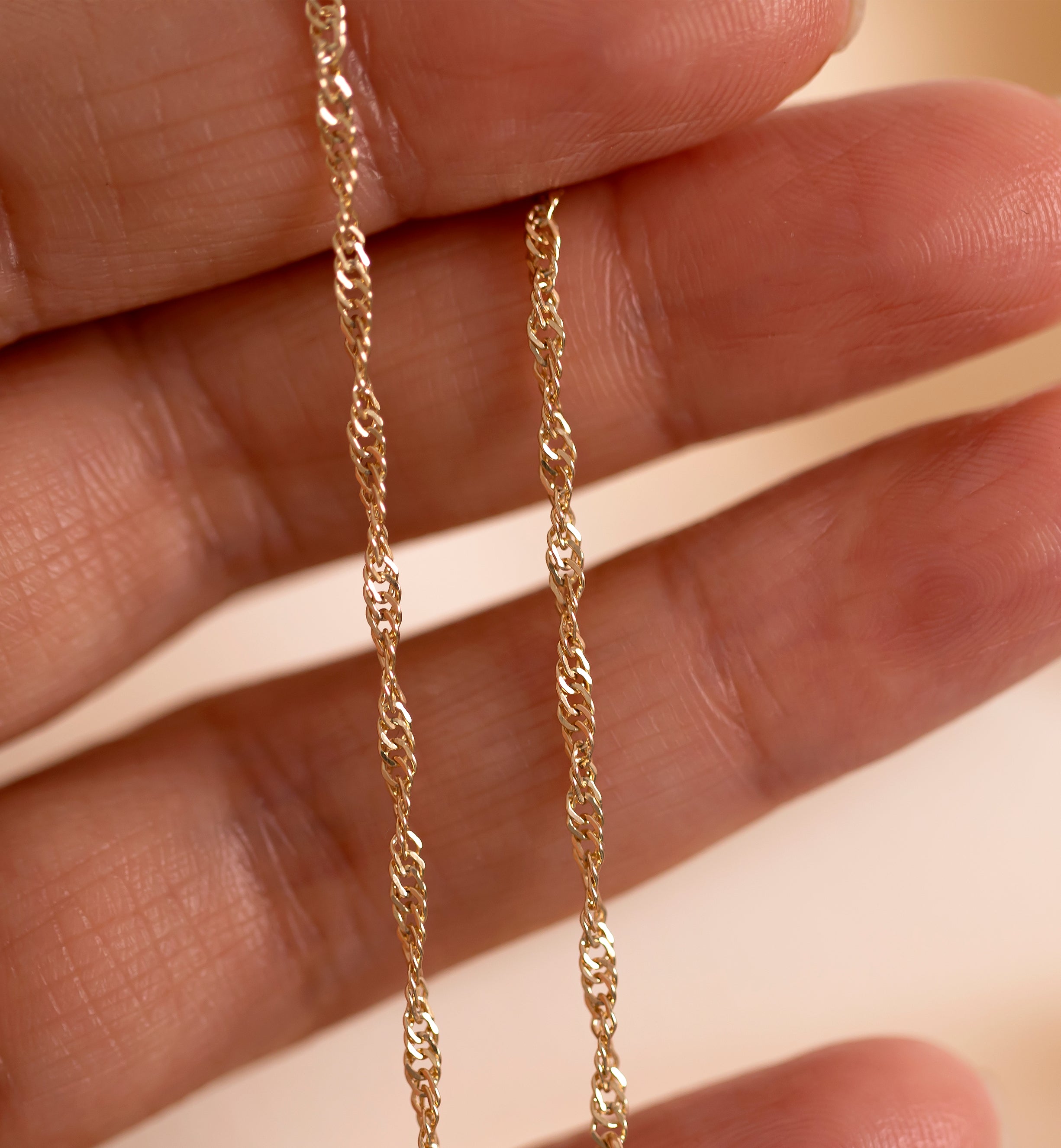 Hannah Twist Chain Necklace