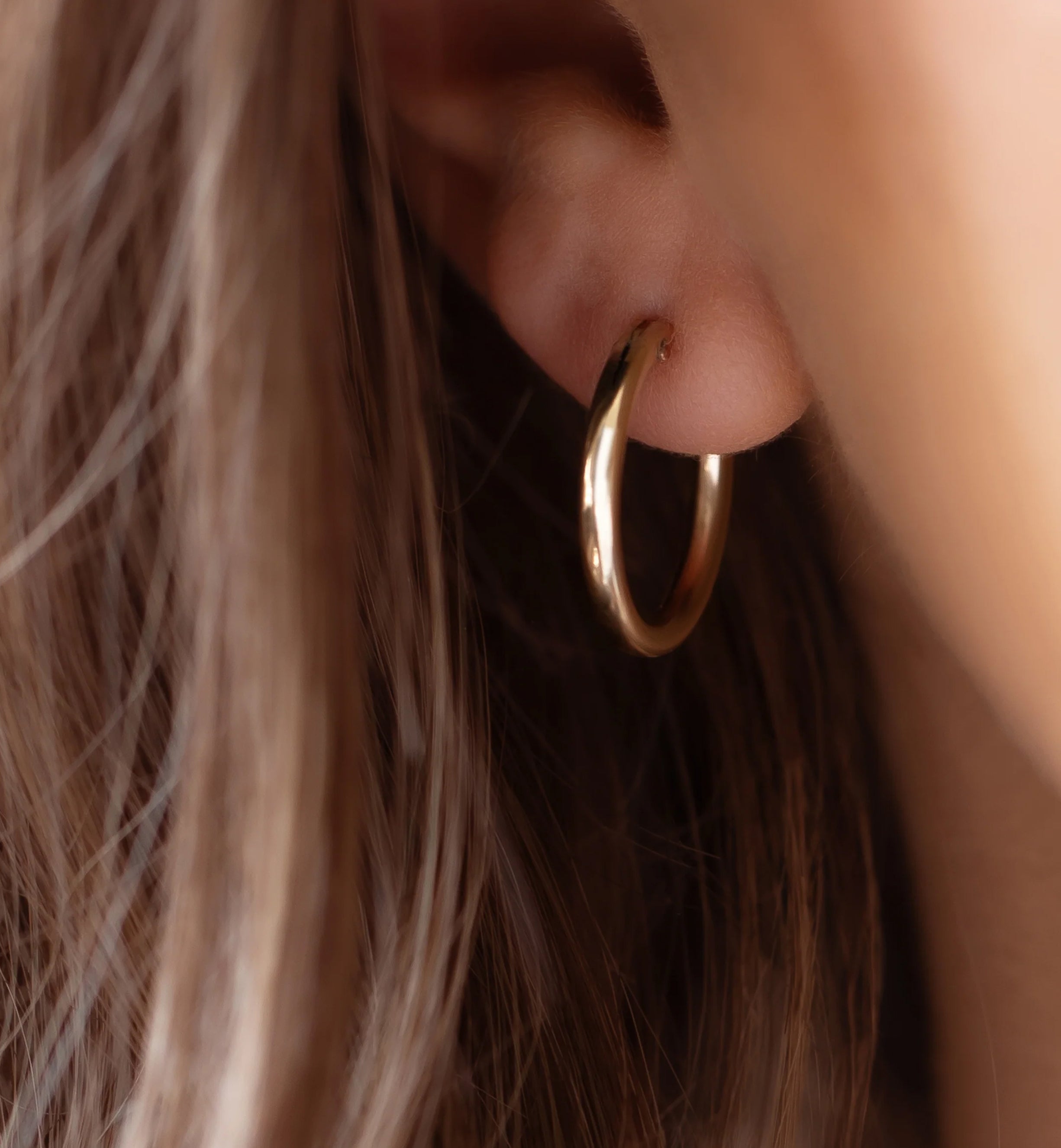 Cora Medium Thick Hoop Earrings